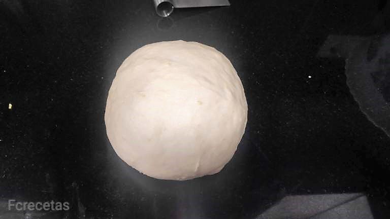 Una bola de massa al marbre