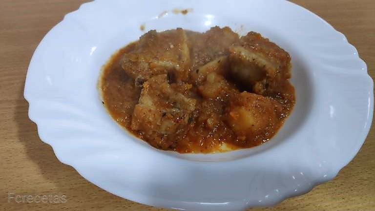 estofat de costelles de porc amb patates