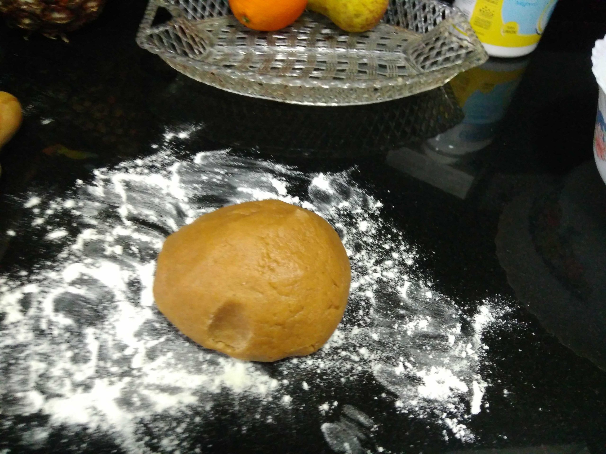 la bola de massa al marbre per amassar