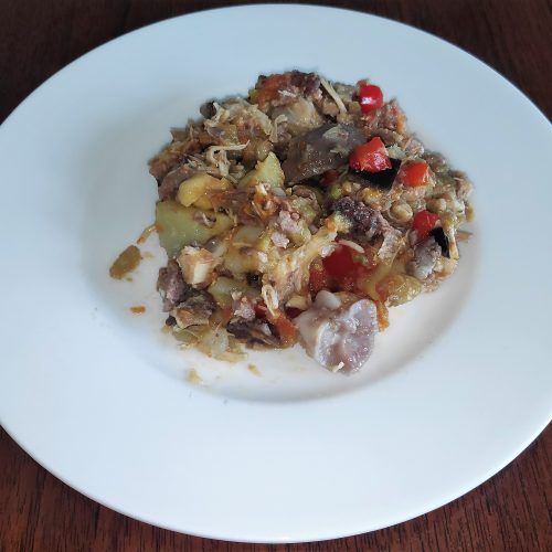 ropa bieja en un plato