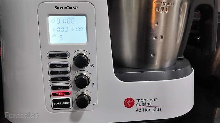 robot de cocina programado para triturar