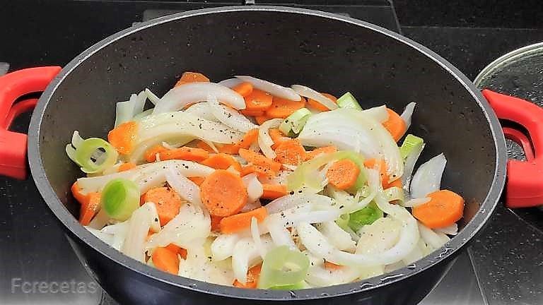 verduras cortadas en la cazuela