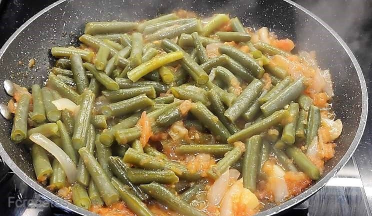judias, tomate y cebolla