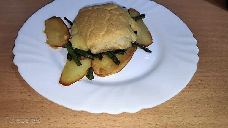 bacalao a la muselina de ajo con patatas horneado