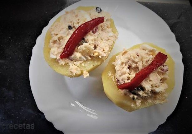 patates farcides en un plat