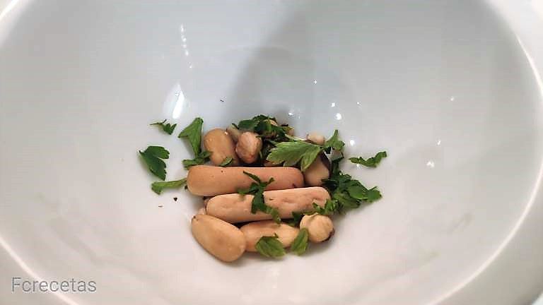 picada al morter, julivert, avellanes, ametlles i all