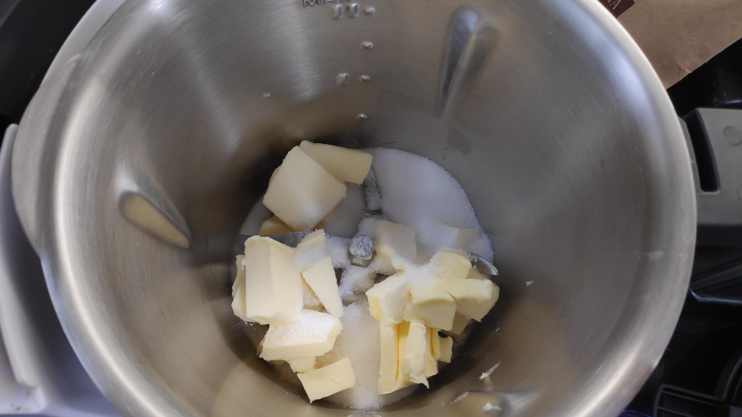 a la gerra del robot mantega, sucre i sal
