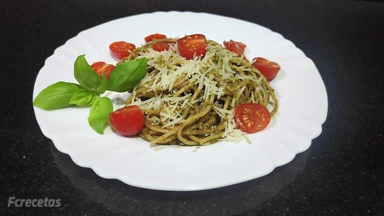 espagueti al pesto casero receta tradicional italiana