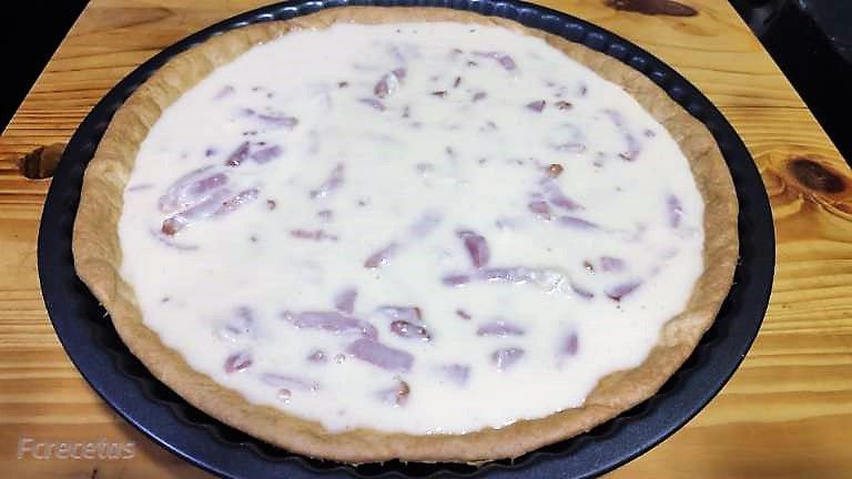 quiche lorraine preparada para hornear