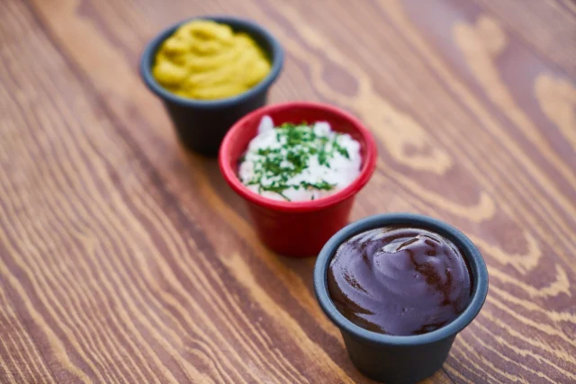 Salsa rosa en cuencos