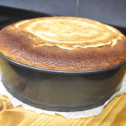 reposteria un pastel horneado