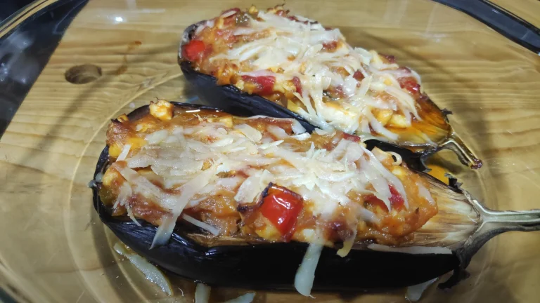 berenjenas rellenas de atún con queso rallado