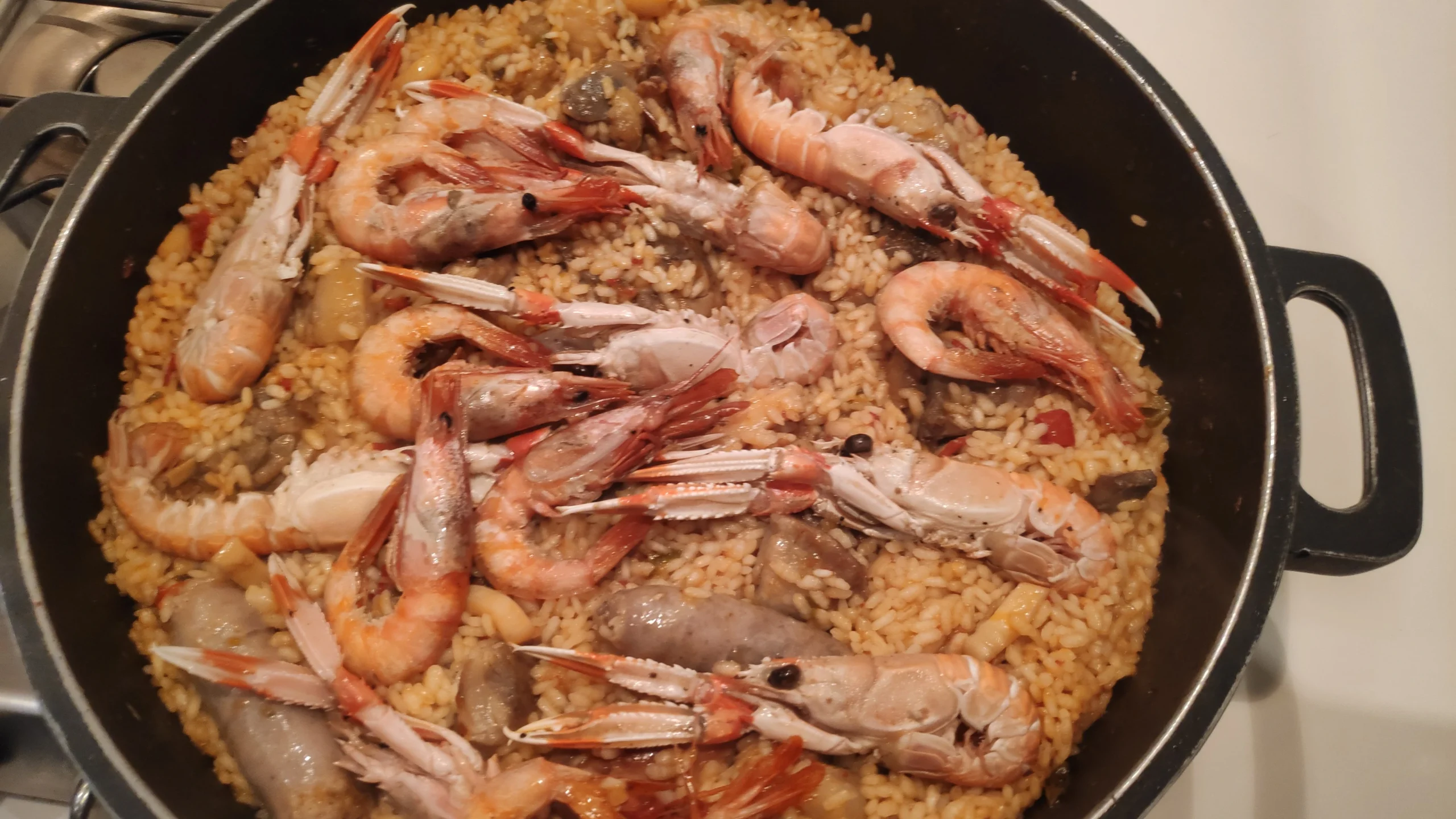 arròs mar i muntanya en una cassola