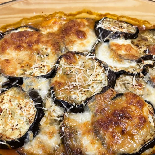 pastel de berenjenas con queso gratinado por encima