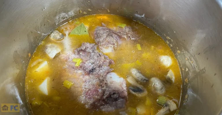 a l'olla ràpida les galtes amb el sofregit i el brou
