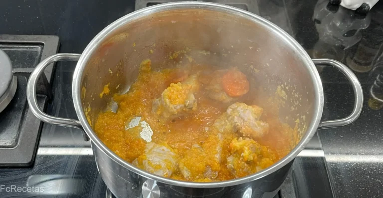 añadido tomate al sofrito de las lentejas estofadas