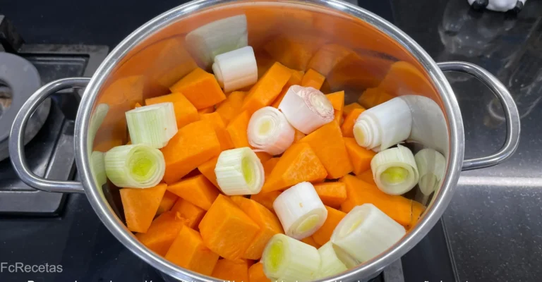 ingredientes de la crema de calabaza en la cazuela
