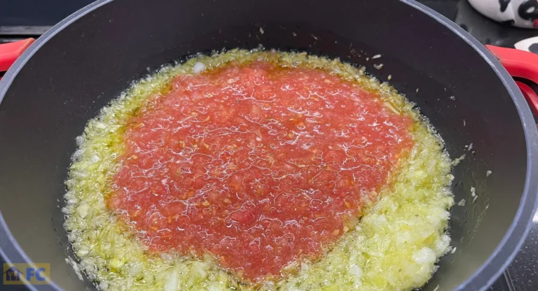 sofregit d'all, ceba i tomàquet.