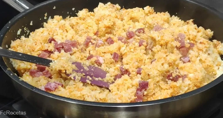 en una paella molles de coliflor amb pebre vermell i pernil serrà.