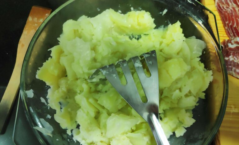 fent el trinxat xafant la col i patates