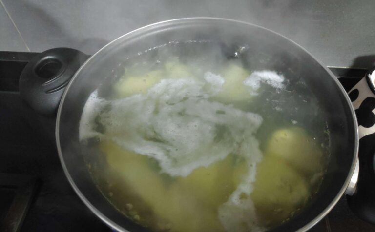 en una casola patates i col
