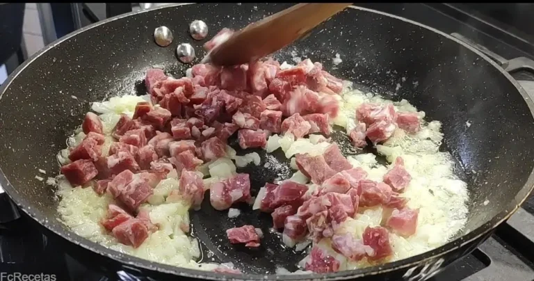 jamón serrano con cebolla picada sofriendo