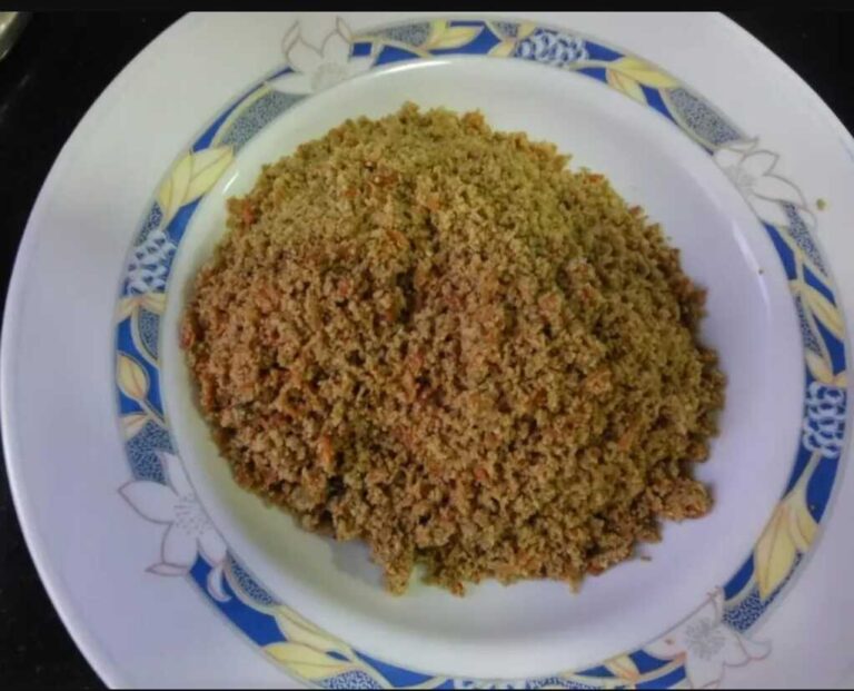 en un plat reservats el llardons picats per elaborar la coca