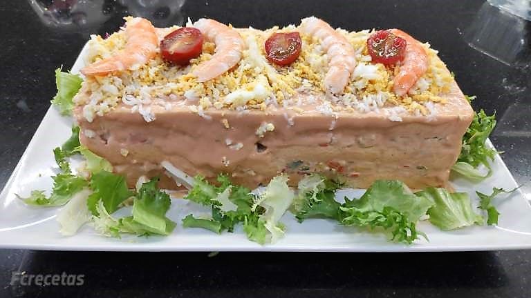 pstel de marisco en pan de molde y salsa rosa