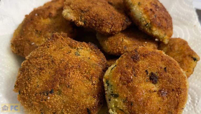 tortitas de carbassó i pastanaga en un plat amb paper absorvent