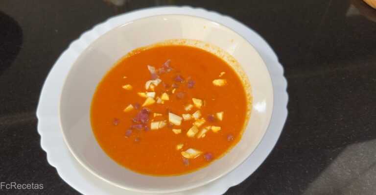 salmorejo sin gluten con huevo cocido picado