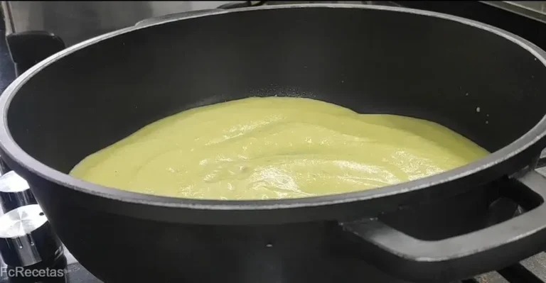 salsa de pebrots verds en una cassola