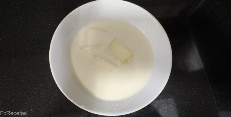 ajoblanco andaluz sopa fría de almendras.