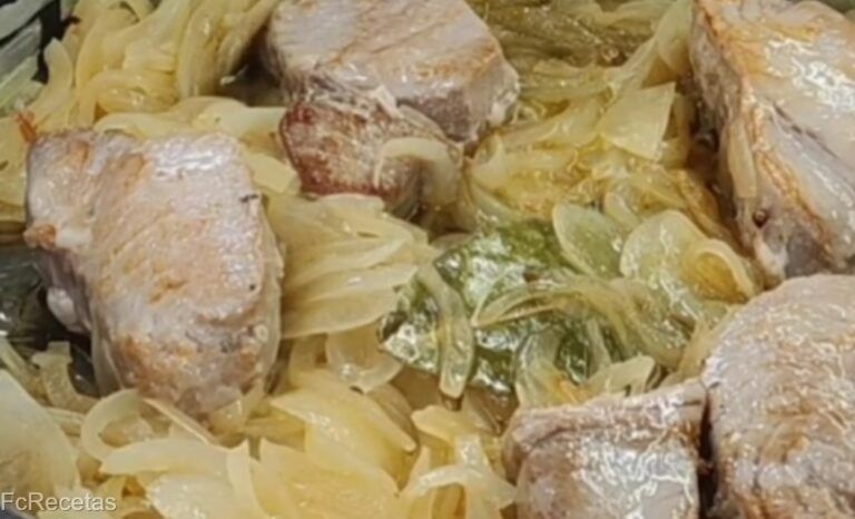 atún encebollado haciendo chup chup