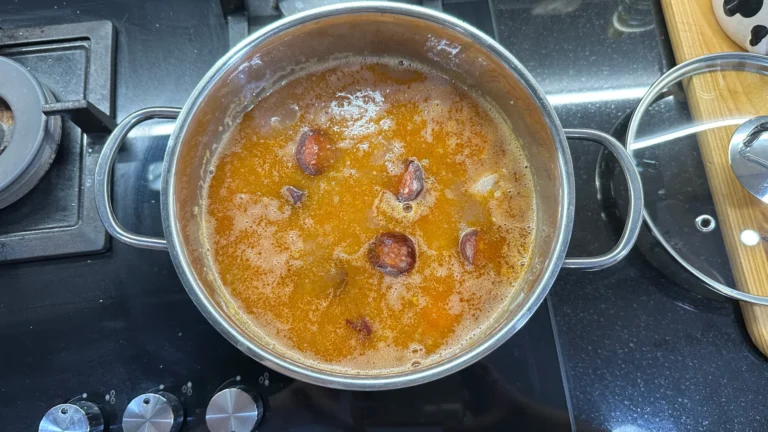 afegit xoriço i brou o aigua a la recepta