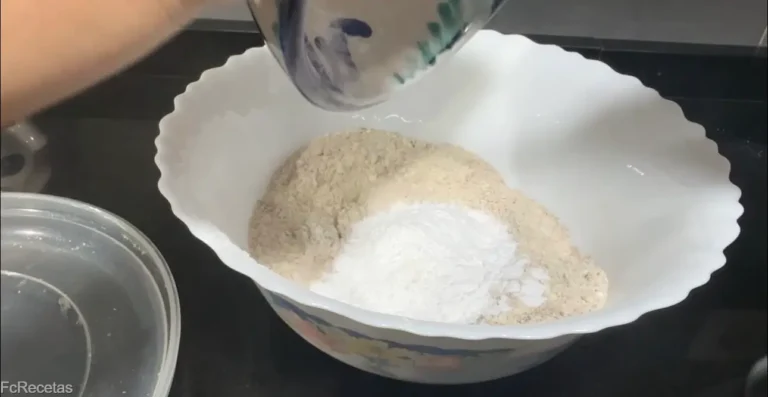 pas elaborant la massa dels polvorons d'ametlla