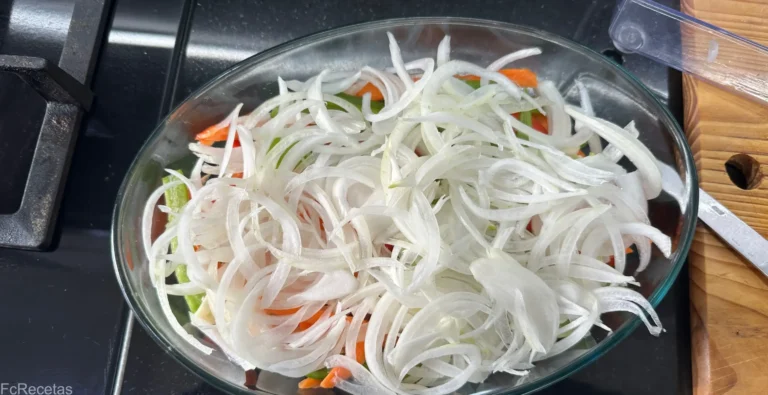 verduras cortaqdas para preparar las espirales de garbanzos