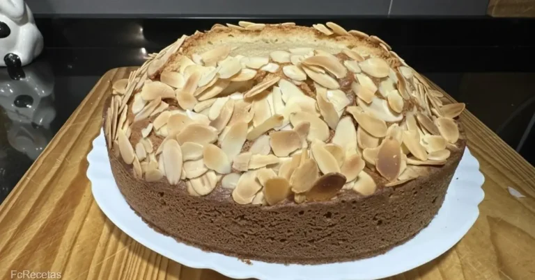 bizcocho de almendras abombado con grieta en el centro efecto volcan