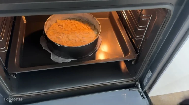 bizcocho de almendras en el horno