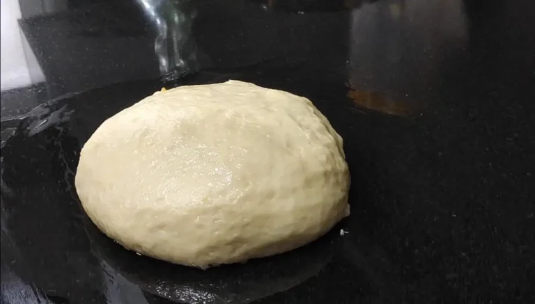 bola de massa elaboració de la coca de sant Joan