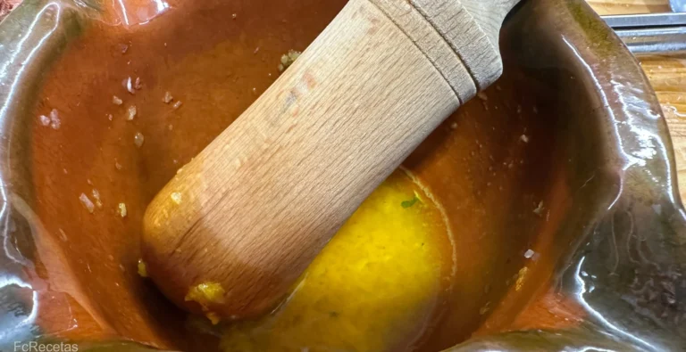 elaborant la picada per a la preparació de la recepta