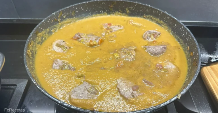 solomillo de cerdo añadido a la salsa