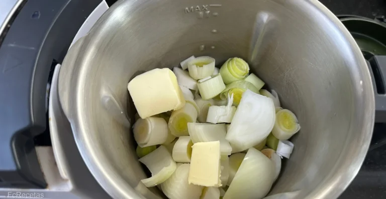 añadidas las verduras y la mantequilla en la jarra