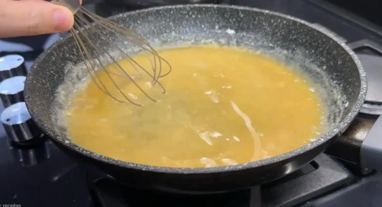 preparando la veouté con caldo y leche