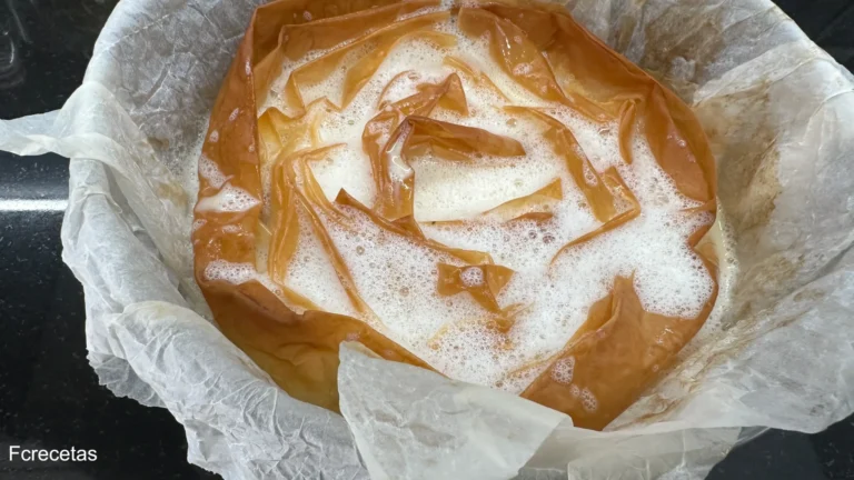tarta de masa filo a punto de ser horneada